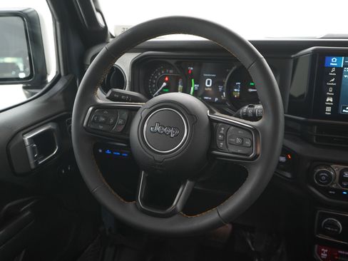 Used 2024 Jeep Wrangler Unlimited AWD/4WD image 16