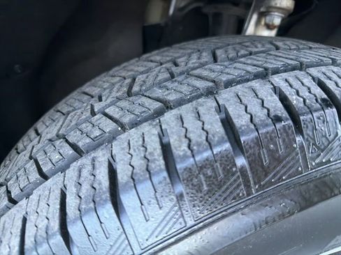 Used 2018 Jeep Grand Cherokee Limited image 12