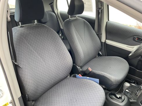 Used 2009 Toyota Yaris 4-Door Hatchback image 21