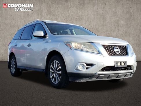 Used 2014 Nissan Pathfinder SV w/ Cargo Package image 7