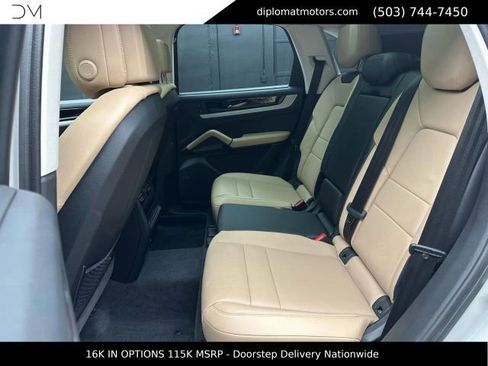 Used 2025 Porsche Cayenne E-Hybrid AWD/4WD image 21