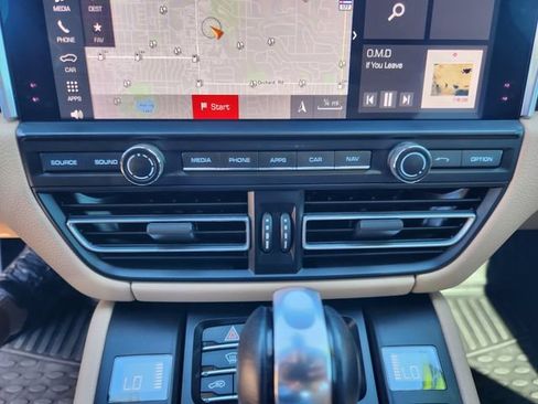 Used 2021 Porsche Macan AWD/4WD image 19