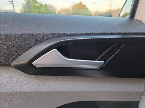 Used 2022 Volkswagen Taos SE image 24