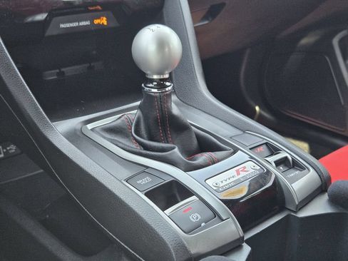 Used 2019 Honda Civic Type R image 9