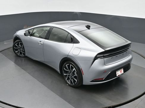 Used 2025 Toyota Prius Plug-In Hybrid image 31