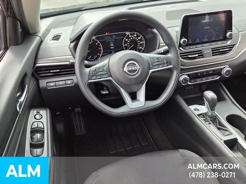 Used 2025 Nissan Altima 2.5 SV image 6