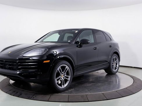 Used 2025 Porsche Cayenne image 1