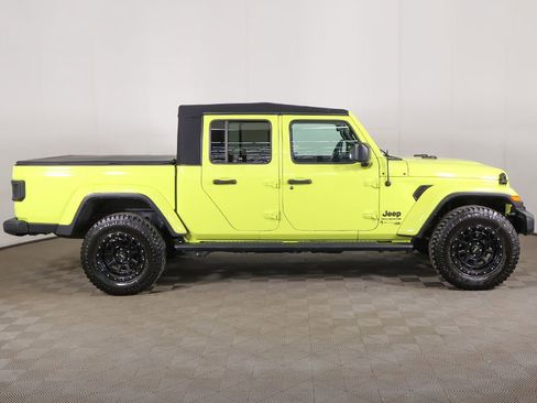 Used 2023 Jeep Gladiator Overland w/ Cold Weather Group AWD/4WD image 16