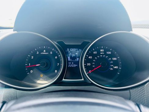 Used 2017 Hyundai Veloster FWD image 32