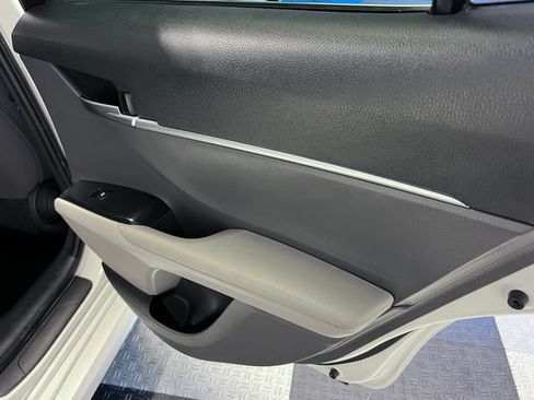 Used 2018 Toyota Camry LE w/ Convenience Package FWD image 13