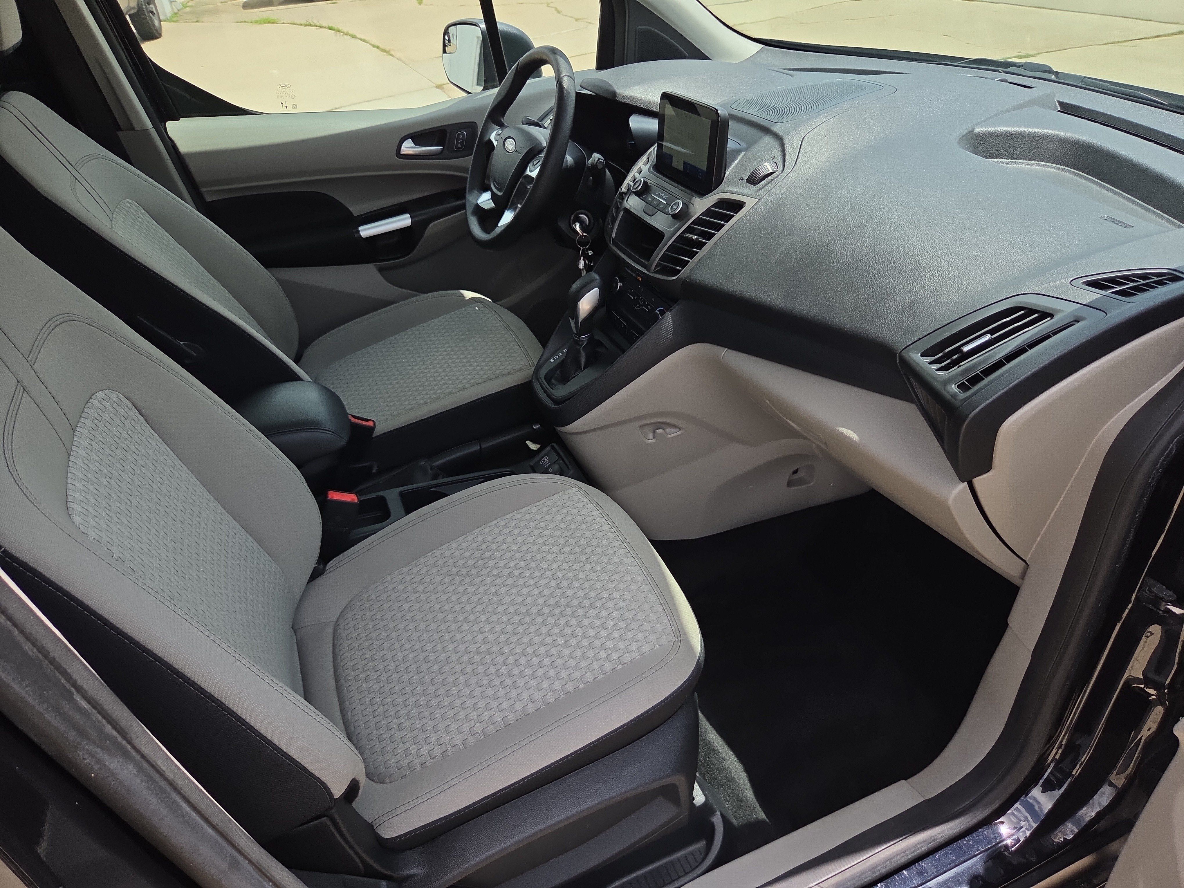 Used 2022 Ford Transit Connect XLT FWD image 9