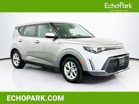 Used 2025 Kia Soul LX w/ LX Technology Package FWD image 1