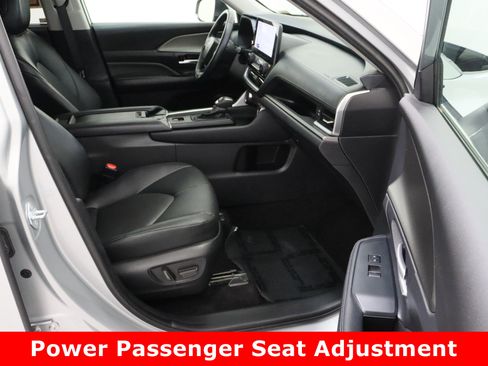 Used 2025 Toyota Grand Highlander FWD image 40