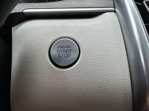 Used 2023 Kia Sorento S w/ Panoramic Sunroof Package AWD/4WD image 15