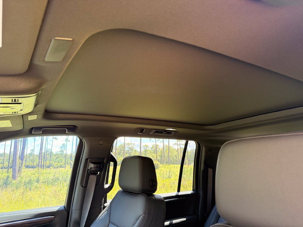 New 2026 Chevrolet Suburban Z71 w/ Z71 Off-Road Package AWD/4WD image 24