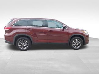 Used 2019 Toyota Highlander XLE video 2
