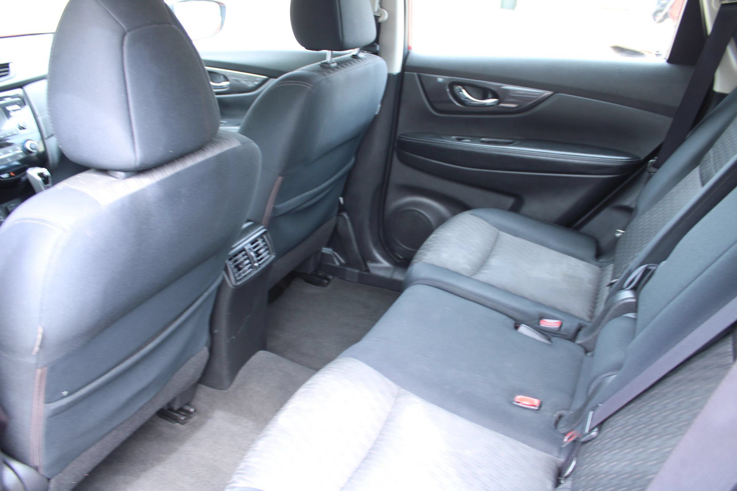 Used 2017 Nissan Rogue S AWD/4WD image 18