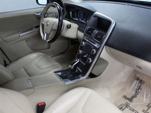Used 2015 Volvo XC60 T5 image 10