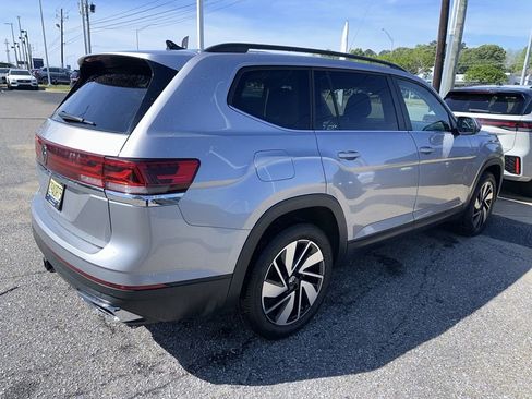 Used 2024 Volkswagen Atlas SE image 3