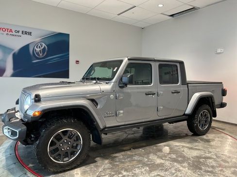 Used 2020 Jeep Gladiator Overland image 3
