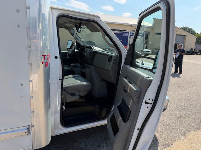 Used 2017 Ford E-450 and Econoline 450 Super Duty w/ Power Windows & Locks Group RWD image 17
