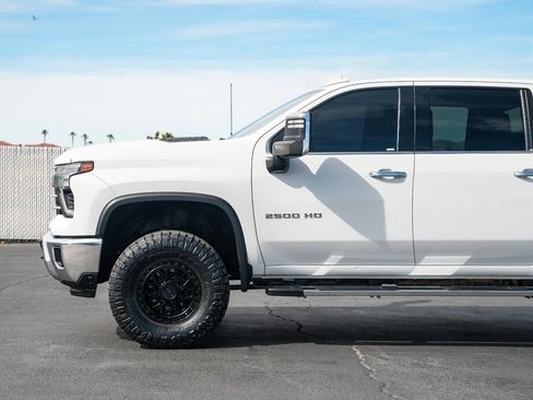 Used 2024 Chevrolet Silverado 2500 LTZ AWD/4WD image 6