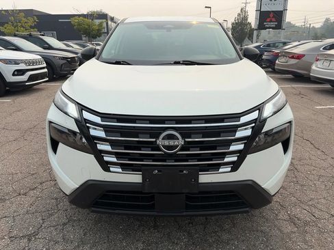 Used 2024 Nissan Rogue S FWD image 2