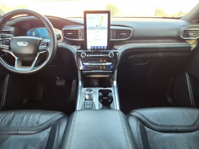 Used 2023 Ford Explorer Platinum w/ Technology Package AWD/4WD image 17