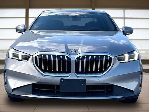 Used 2024 BMW 530i xDrive w/ Premium Package AWD/4WD image 3