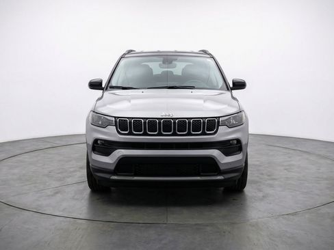 Used 2025 Jeep Compass Limited image 2