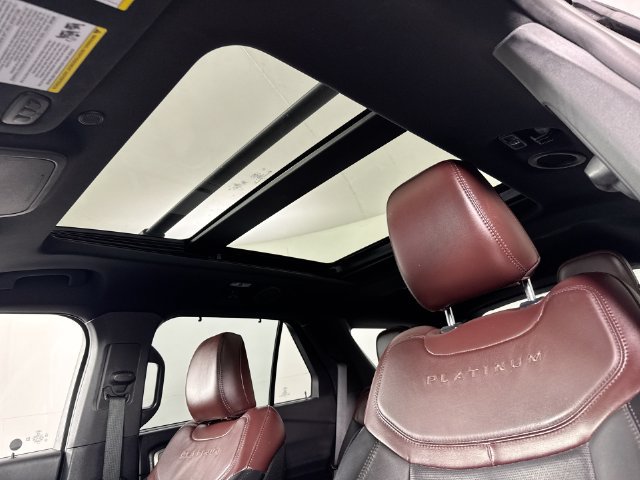 Used 2020 Ford Explorer Platinum w/ Premium Technology Package AWD/4WD image 18