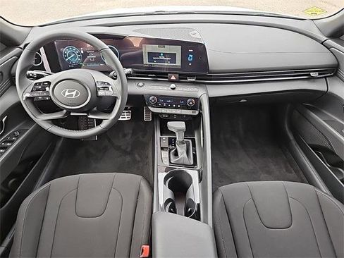 New 2025 Hyundai Elantra SEL image 9