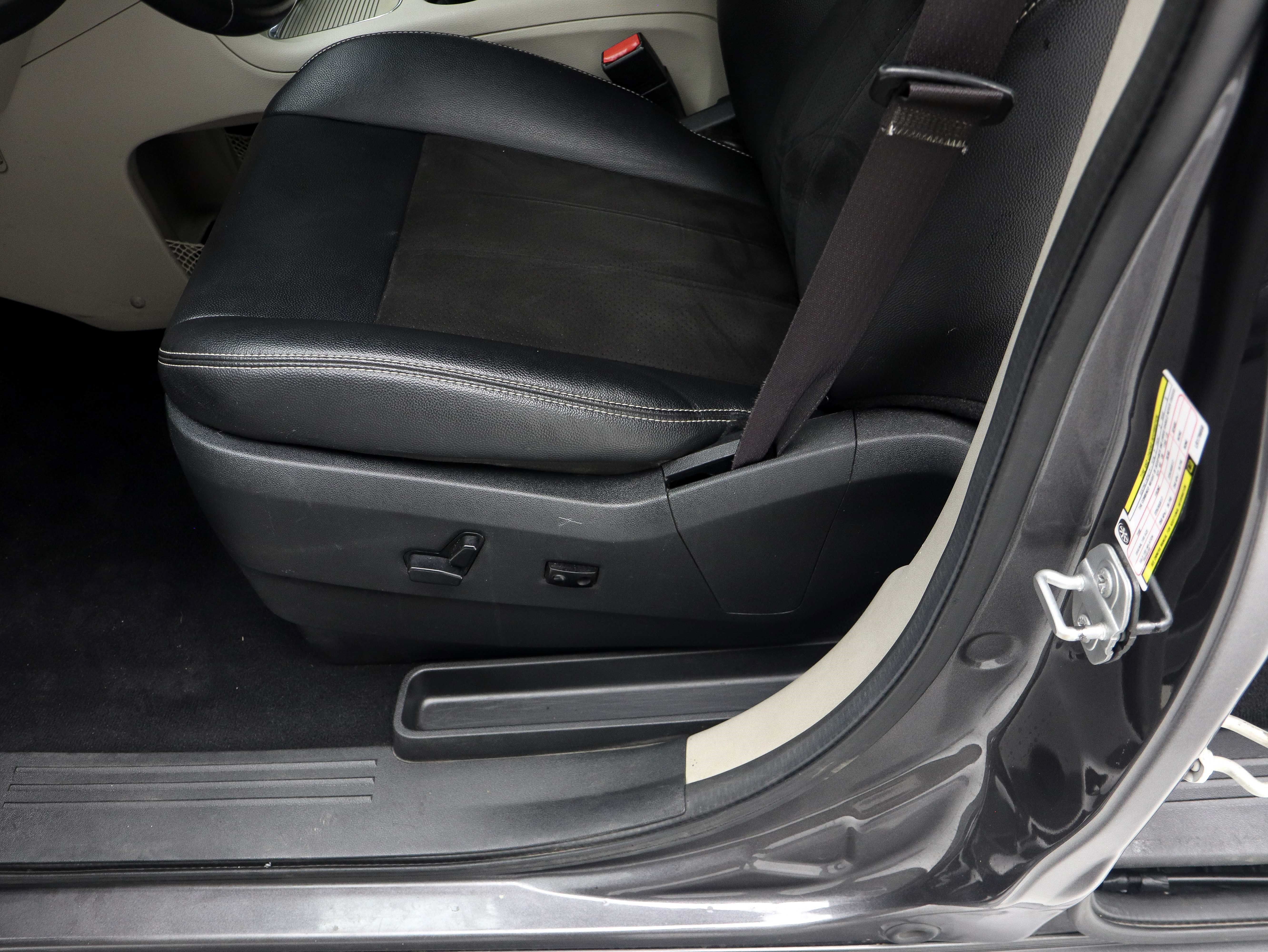 Used 2020 Dodge Grand Caravan SXT FWD image 21