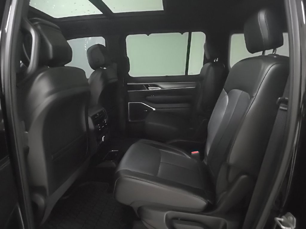 Used 2024 Jeep Wagoneer Series II w/ Convenience Group I RWD image 14