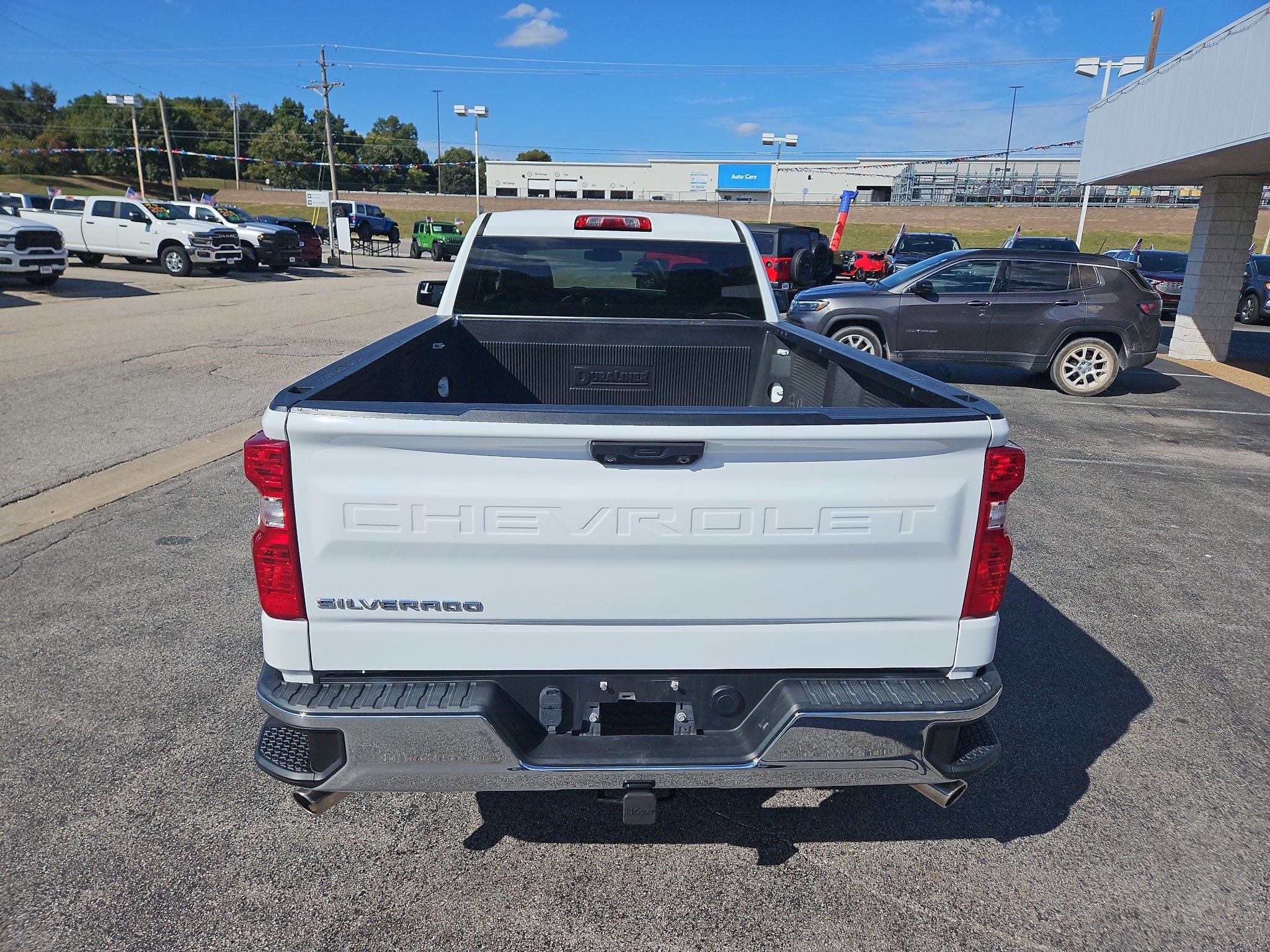 Used 2022 Chevrolet Silverado 1500 W/T RWD image 3
