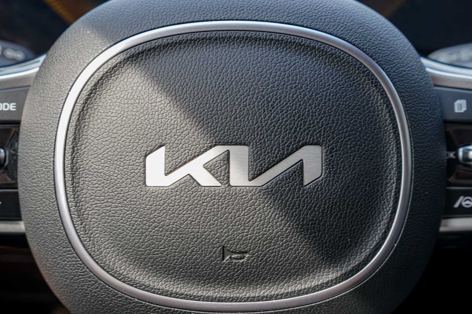 Certified 2025 Kia Sorento S FWD image 14