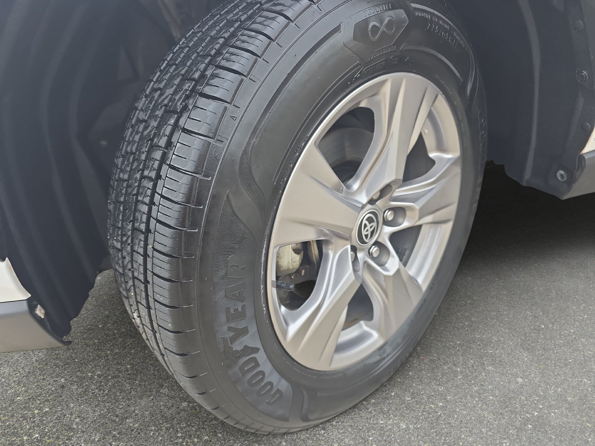 Used 2023 Toyota RAV4 XLE w/ Convenience Package FWD image 31