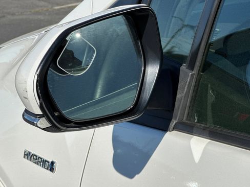 Used 2018 Toyota Prius One image 53