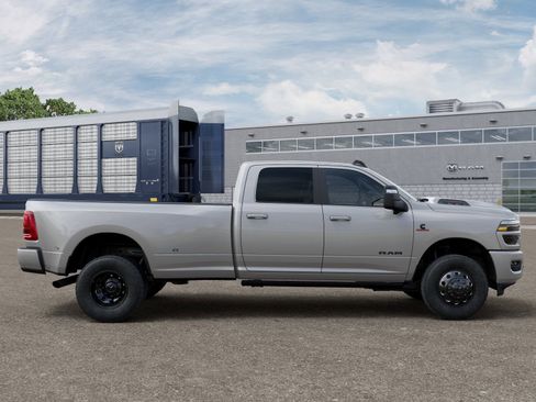 New 2026 RAM 3500 Laramie AWD/4WD image 21