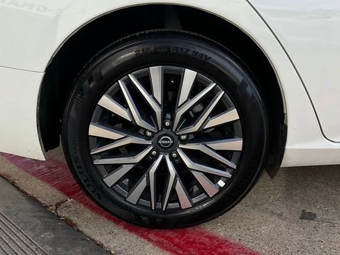 Used 2025 Nissan Altima 2.5 SV image 9