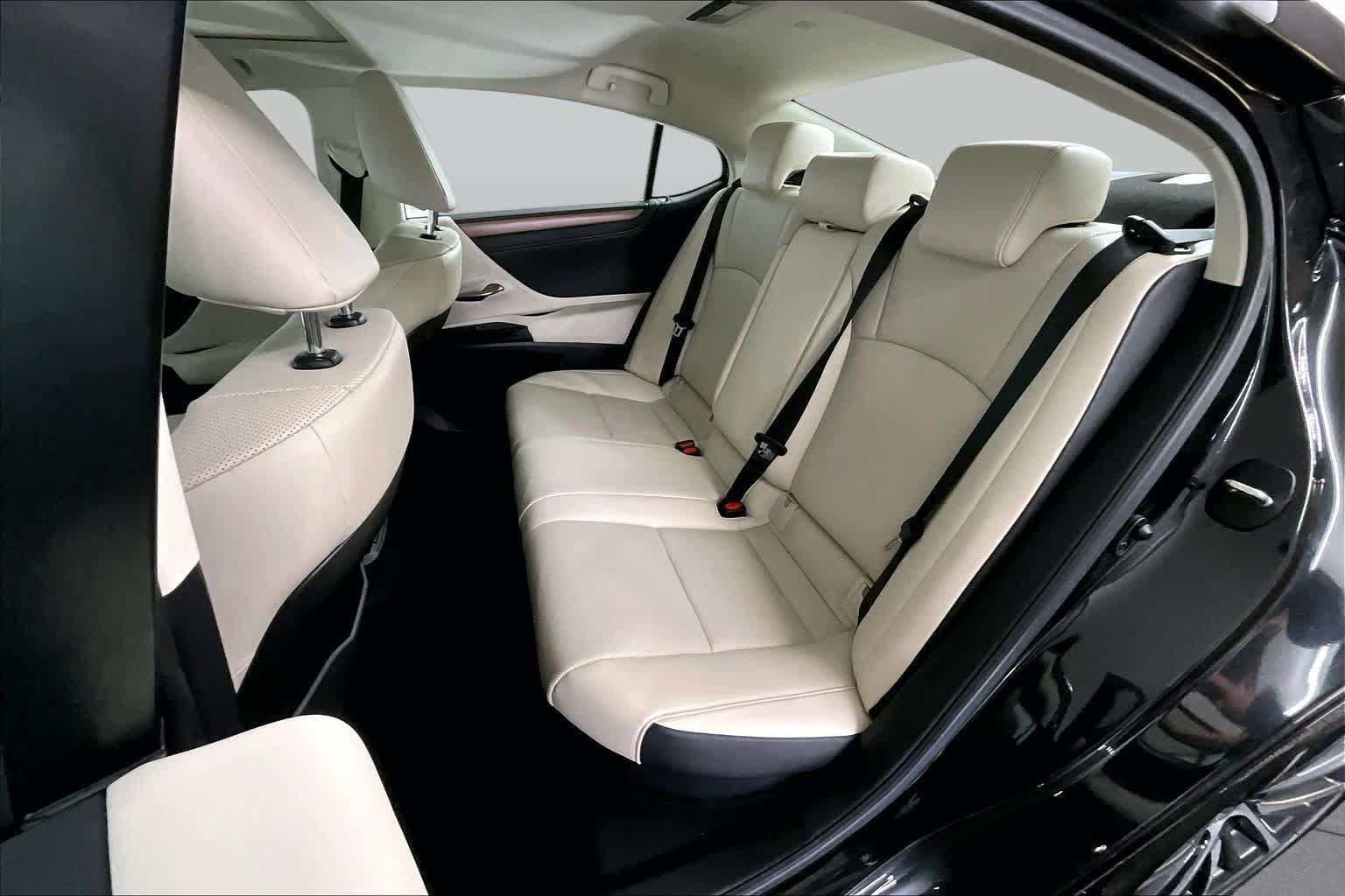 Used 2025 Lexus ES 300h w/ Premium Package FWD image 21