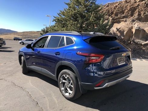 Used 2024 Chevrolet Trax LT w/ Driver Confidence Package image 10