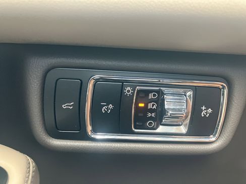 Used 2024 Lincoln Aviator AWD w/ Premium Package image 22