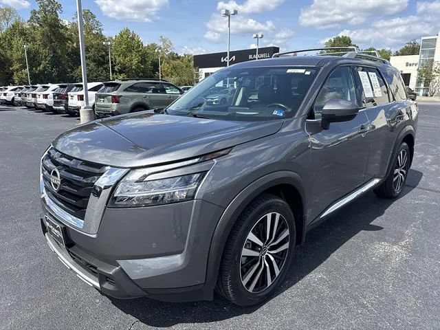 Used 2024 Nissan Pathfinder Platinum w/ Cargo Package AWD/4WD image 4