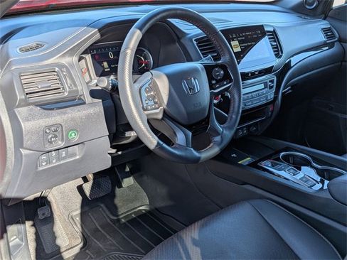 Certified 2025 Honda Passport Black Edition image 10
