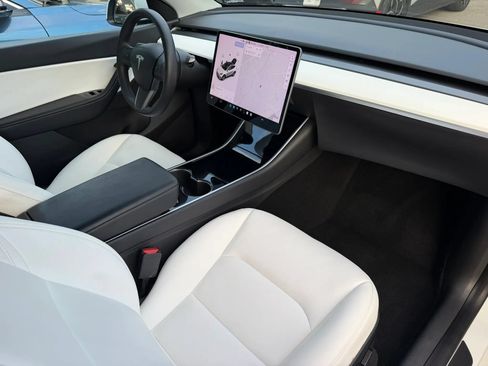 Used 2021 Tesla Model Y Long Range AWD/4WD image 21