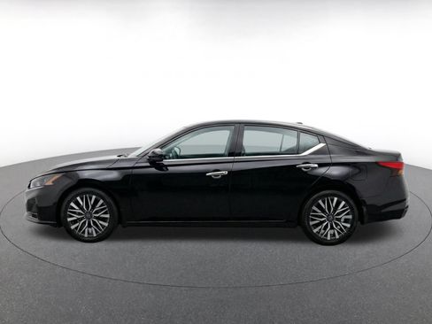 Used 2025 Nissan Altima 2.5 SV FWD image 4