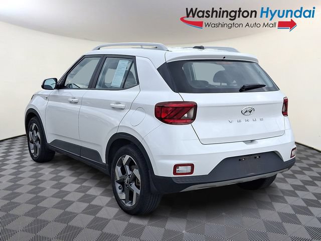 Certified 2024 Hyundai Venue SEL FWD image 4
