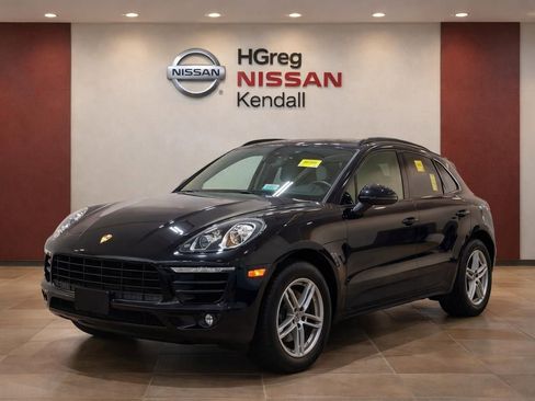 Used 2018 Porsche Macan AWD/4WD image 3