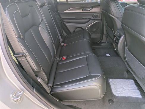 New 2025 Jeep Grand Cherokee Limited w/ Luxury Tech Group II image 25